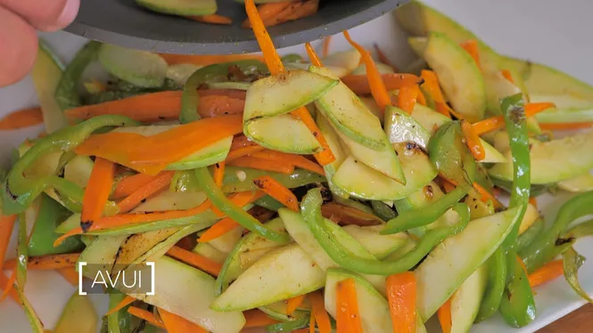 PITRERES DE POLLASTRE AMB SALSA DE XAMPINYONS
