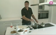 'Tumbet amb ous estrellats', 'Quiche de xampinyons', 'Cloïses amb pilotes i salsa', 'Arròs al forn a l'estil valencià' i 'Maduixes amb xocolata blanca'